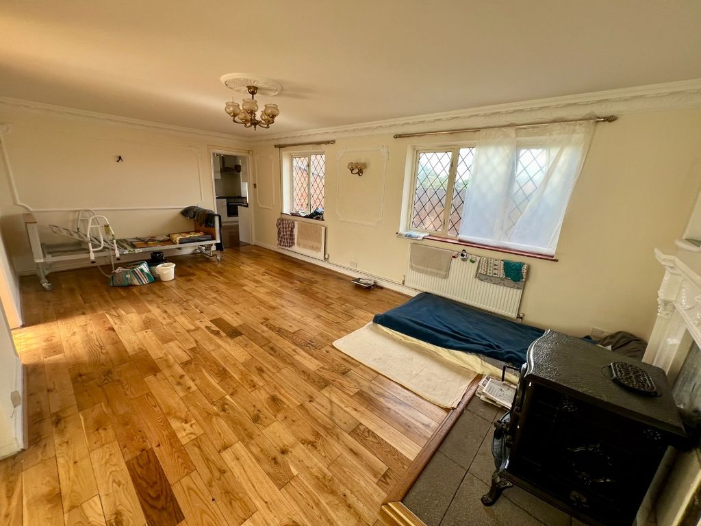 Property photo 2 of 11 3325582