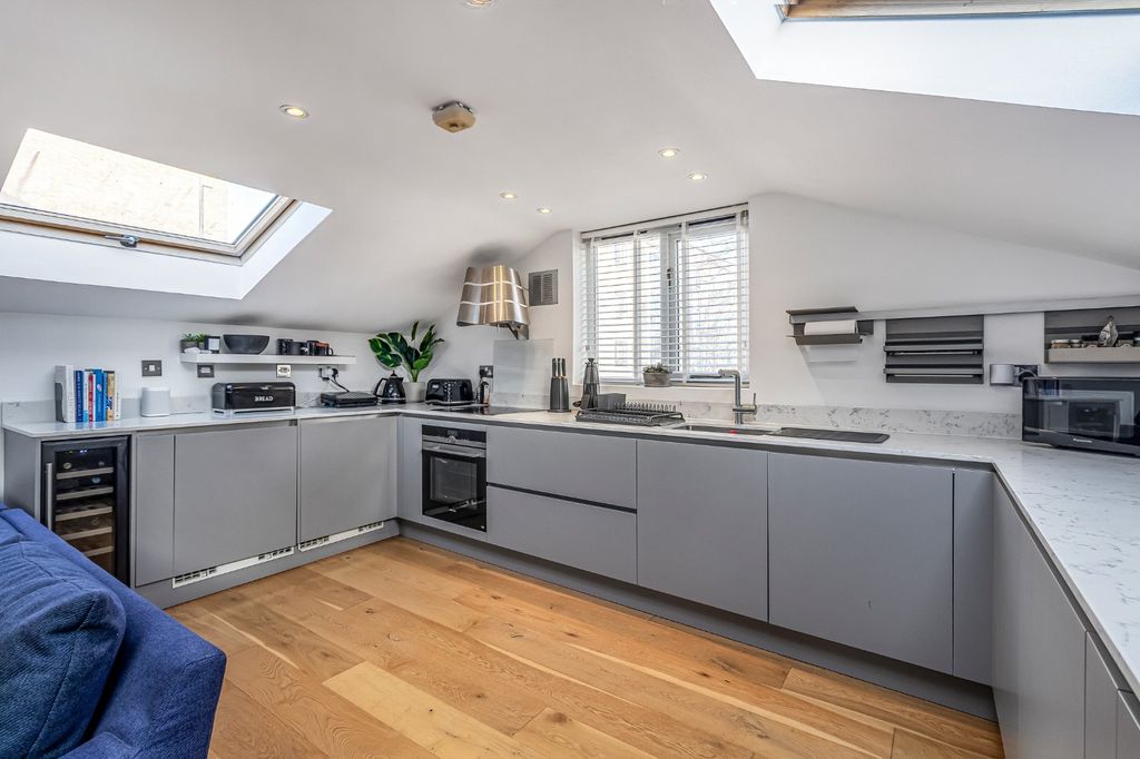 Property photo 2 of 21 Picture No. 18