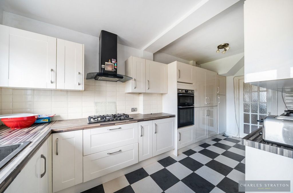 Property photo 2 of 20