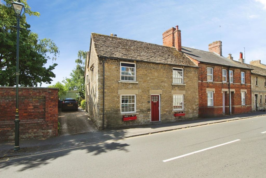 Property photo 1 of 33