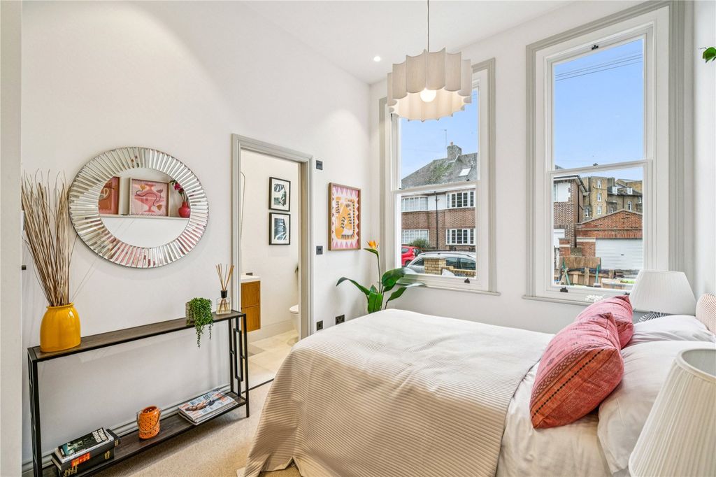 Property photo 3 of 20 Picture No. 18