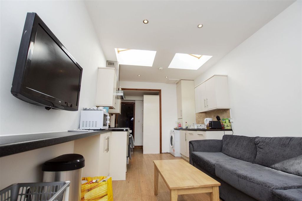 Property photo 1 of 12 Approach