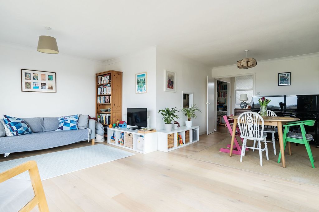 Property photo 2 of 21