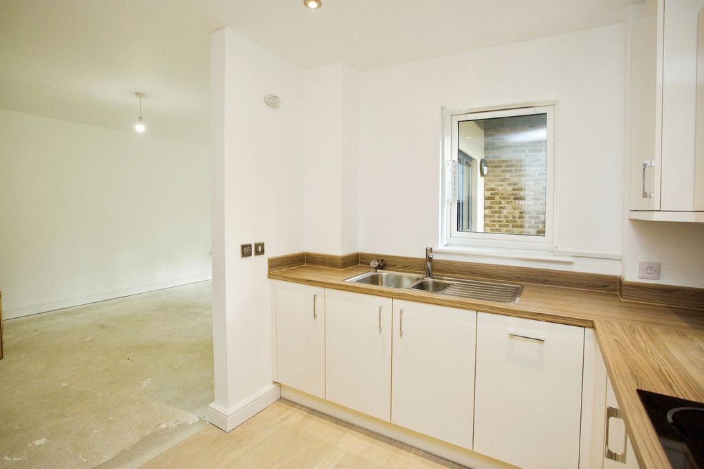 Property photo 3 of 15 Kitchen
