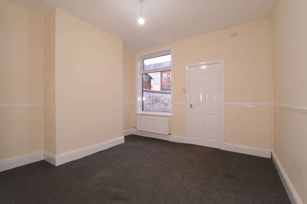 Property photo 3 of 8 Dining Room