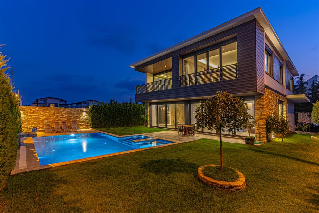 Property photo 2 of 24 Desirable Villa For Sale In Belek, Antalya With Private Facilities - Stunning Private Pool