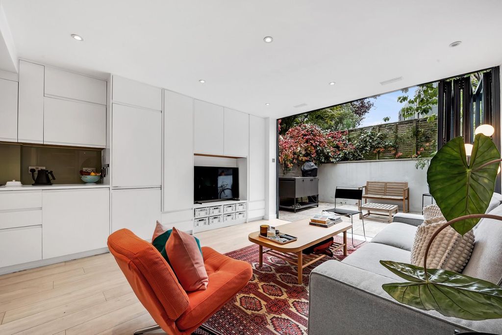 Property photo 3 of 22 Reception