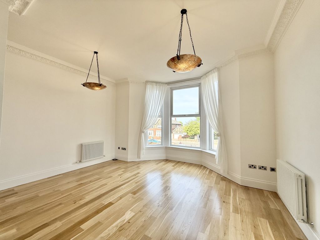 Property photo 3 of 16 Img_3462