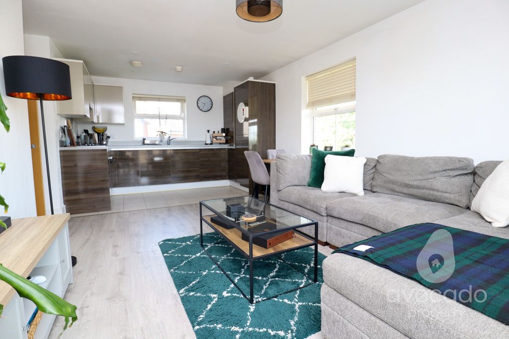 Property photo 2 of 8 4243054