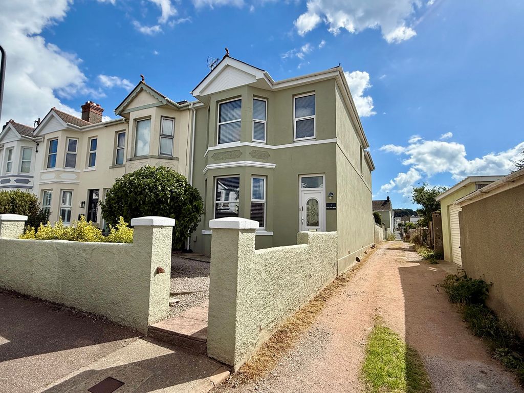 Property photo 1 of 32