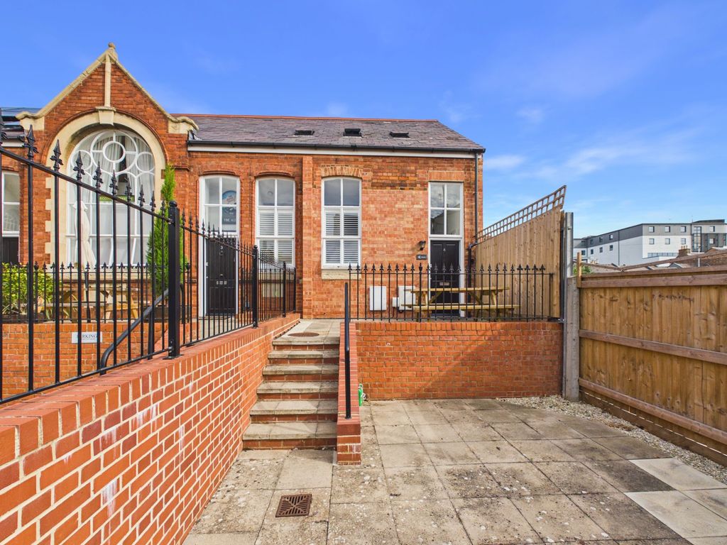 Property photo 1 of 21