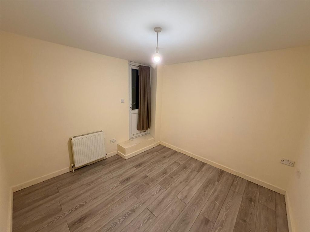 Property photo 2 of 7 Flat 8 Eramo House lV.Jpeg