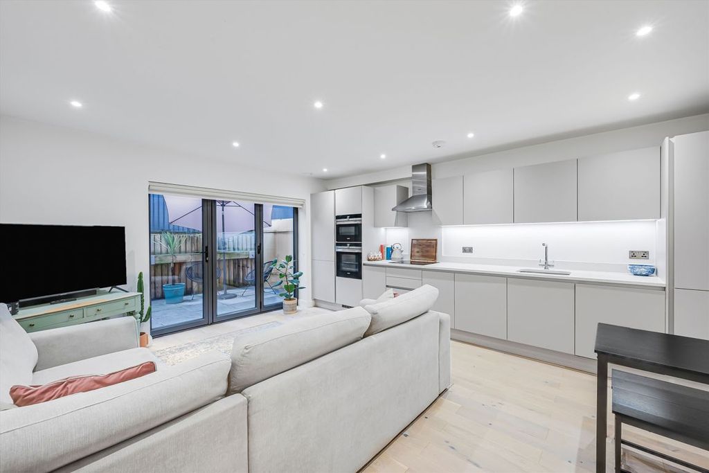 Property photo 3 of 5