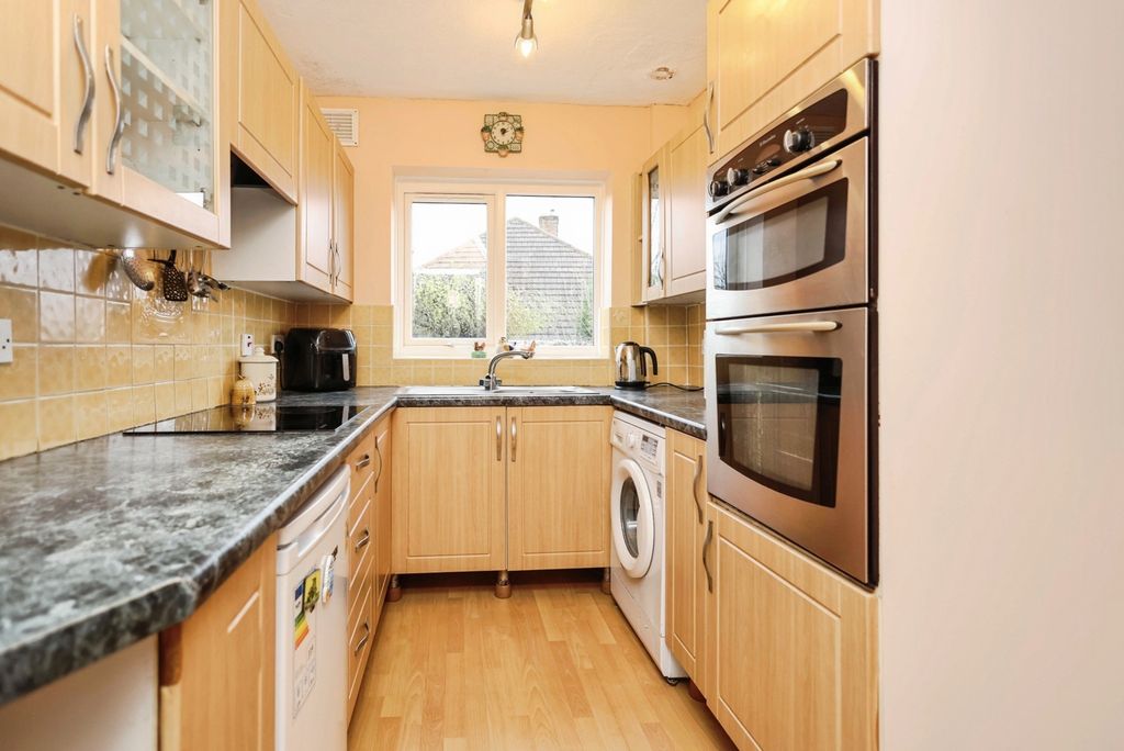 Property photo 3 of 20 Kitchen