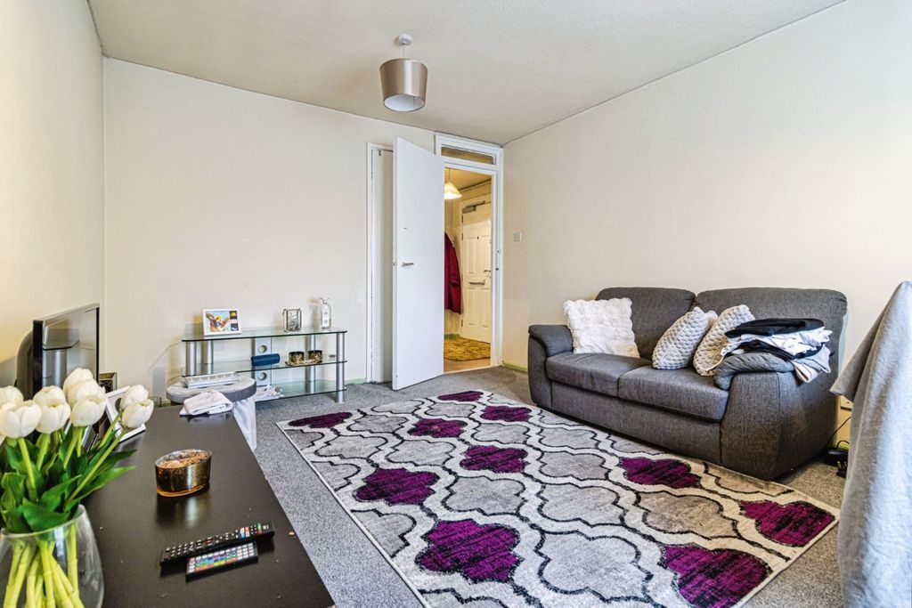 Property photo 1 of 13 Lounge