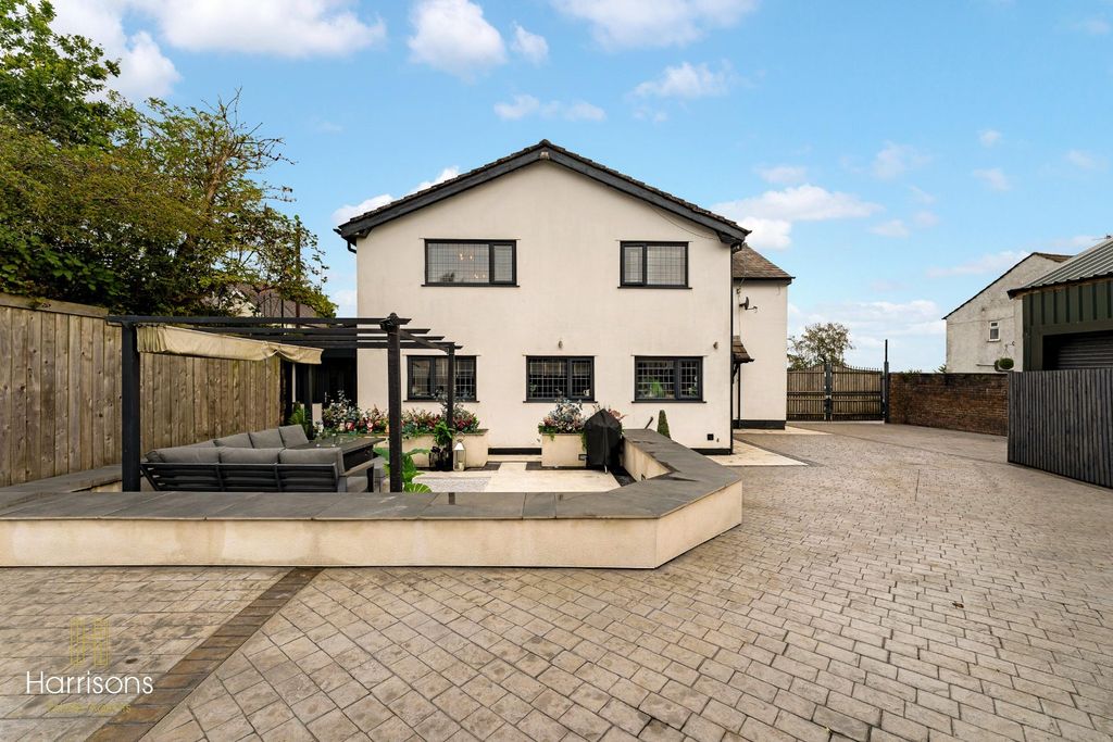 Property photo 2 of 34 5189471