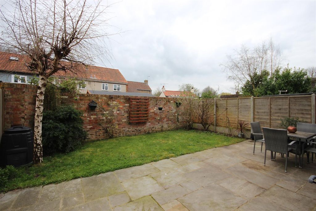 Property photo 2 of 26 Outside