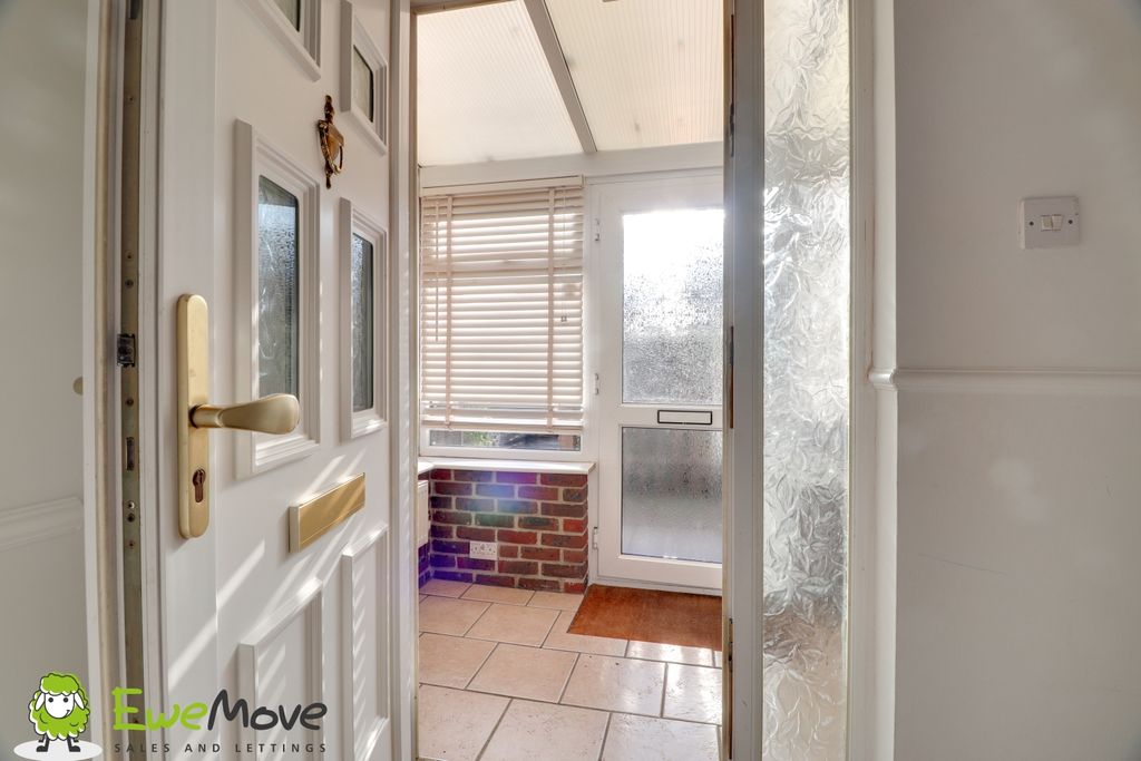 Property photo 3 of 18 Porch At Hawthorn Close By Ben Brind Ewemove Sales