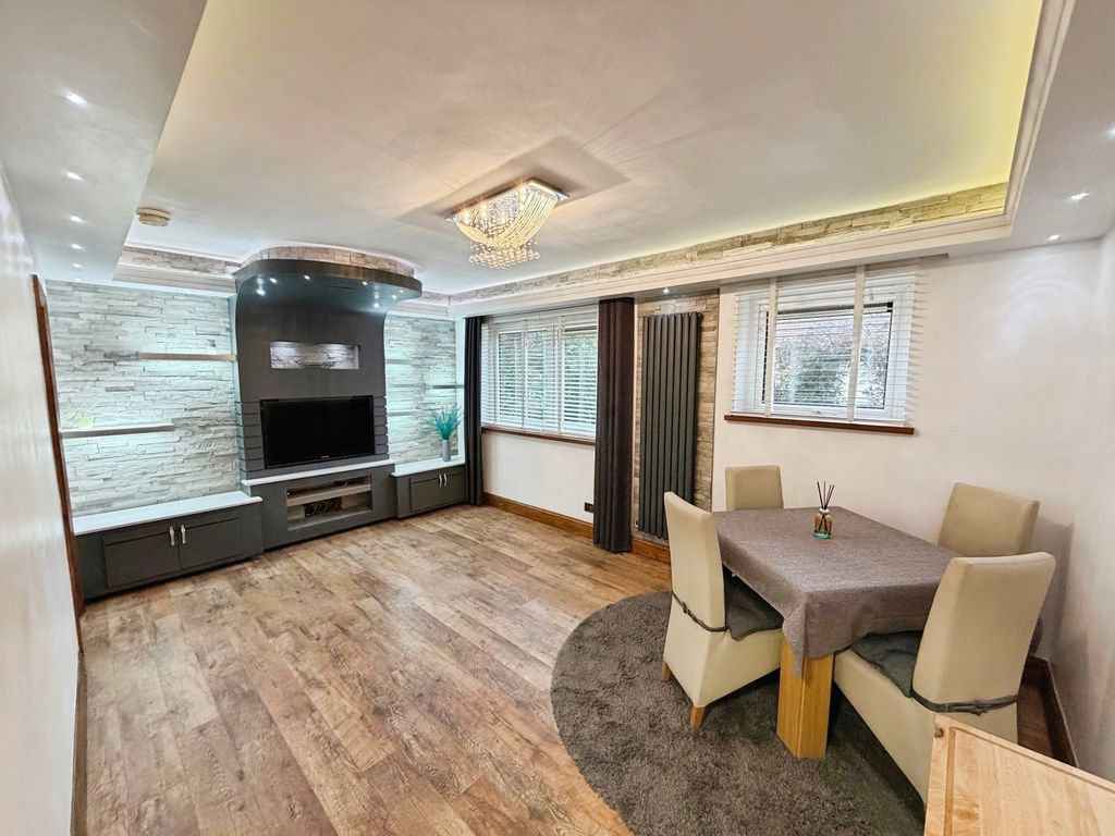 Property photo 2 of 18 Lounge/Diner