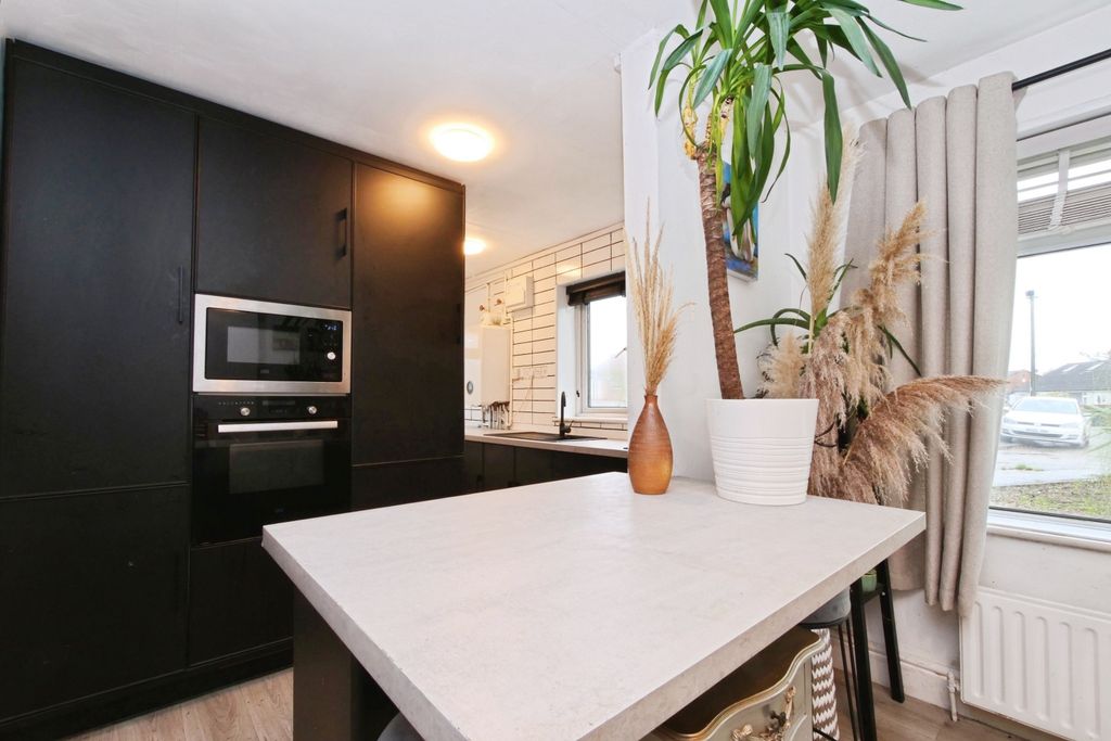 Property photo 3 of 20 Pnmb0406