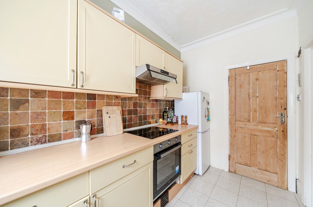Property photo 3 of 13 1516070-15-1A0905...