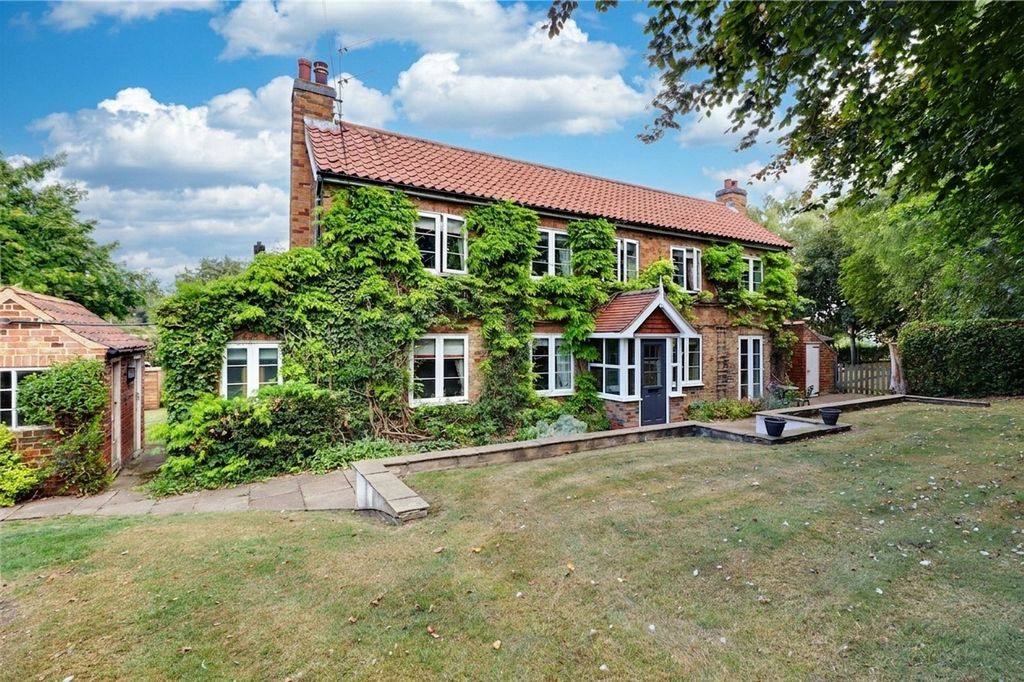 Property photo 2 of 45