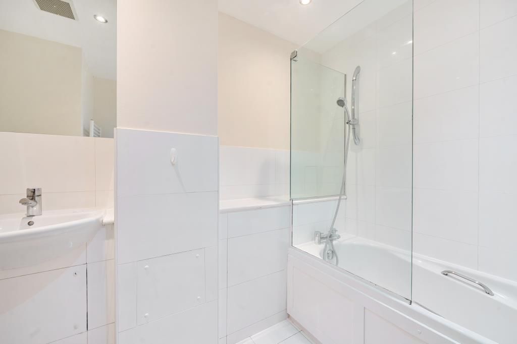 Property photo 2 of 14 Bathroom