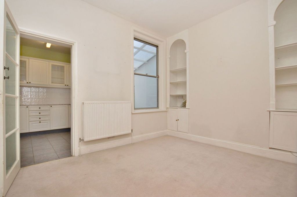 Property photo 3 of 10 3 - Dining-Room