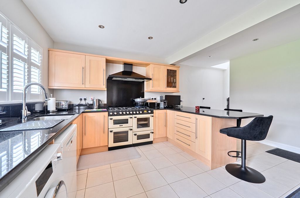 Property photo 3 of 15 Kitchen