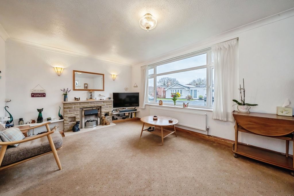 Property photo 2 of 12 Lounge