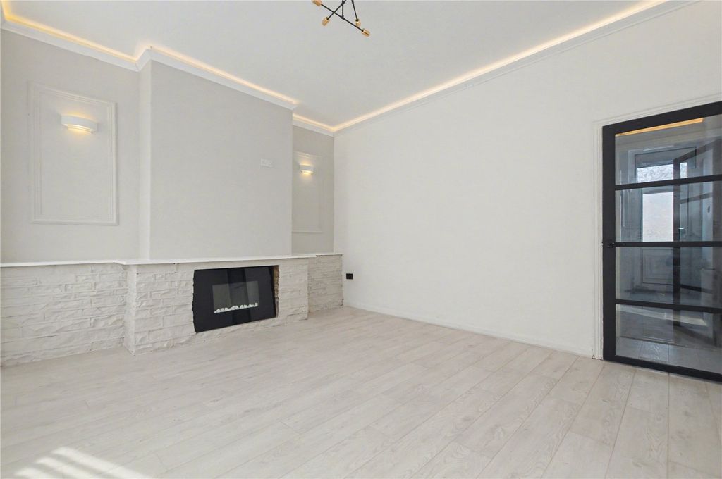 Property photo 2 of 11 Picture No. 03