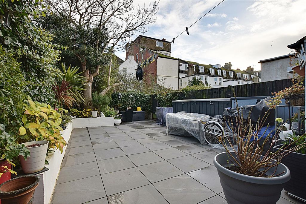 Property photo 3 of 25