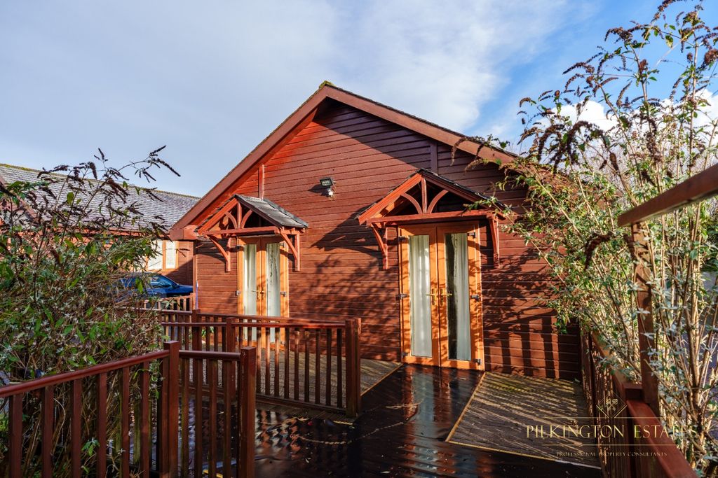 Property photo 2 of 17 4699874