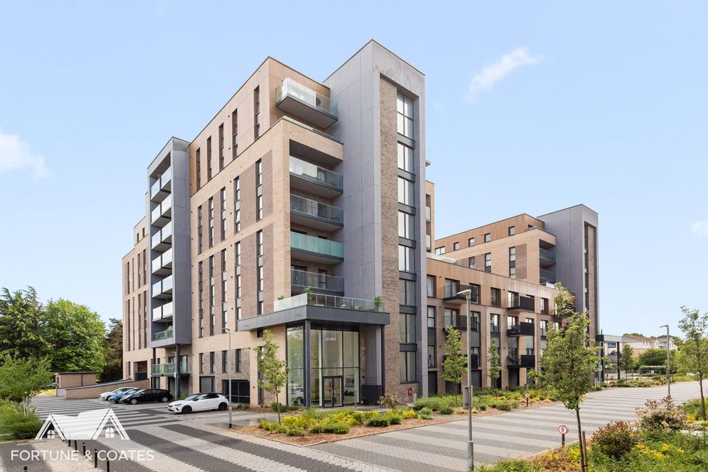 Property photo 1 of 12 Hepworthhouse_25.Jpg
