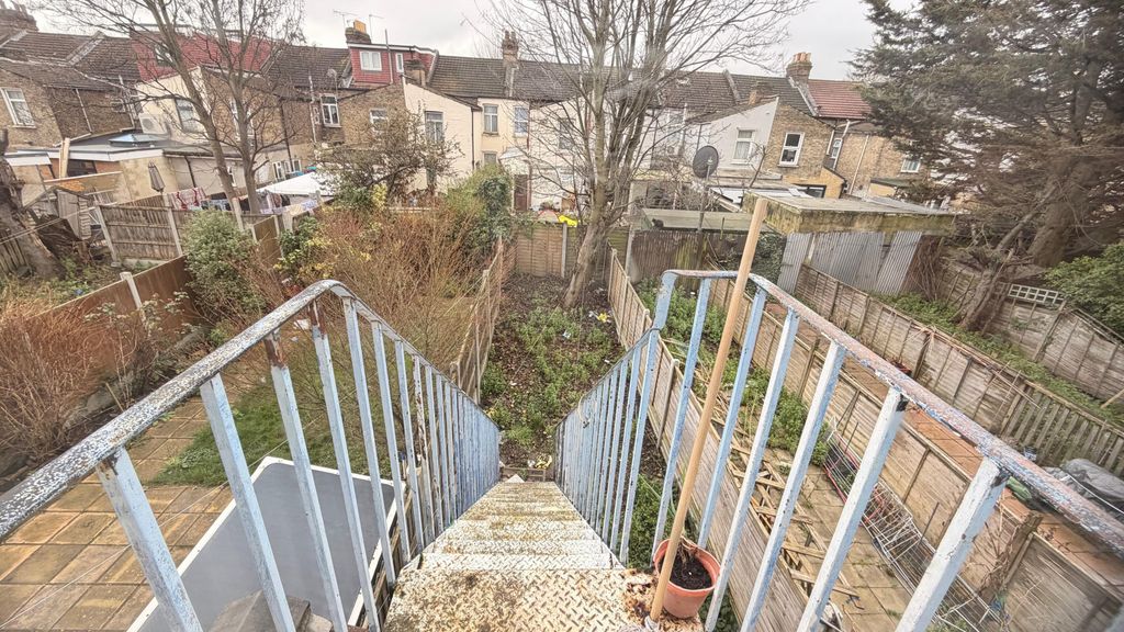 Property photo 2 of 6 Gallery