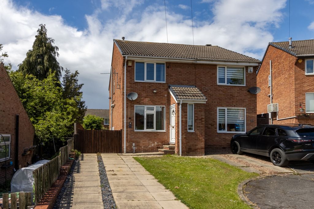 Property photo 1 of 14 2 Bedroom Semi Detached For Sale