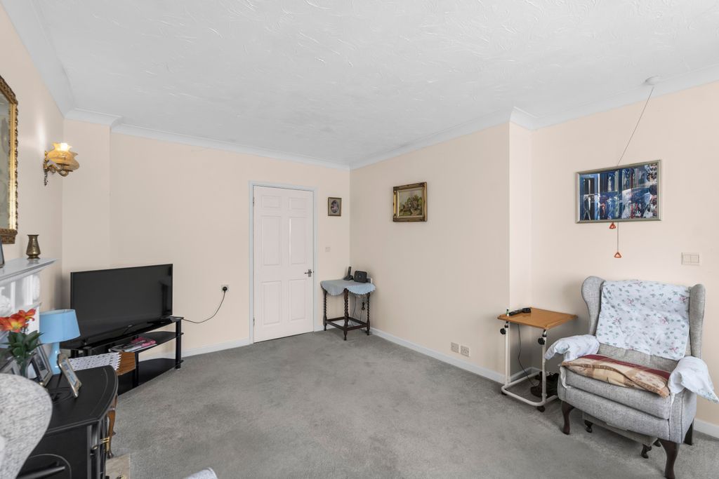 Property photo 3 of 11