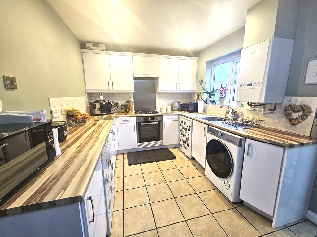 Property photo 2 of 16 Kitchen Diner