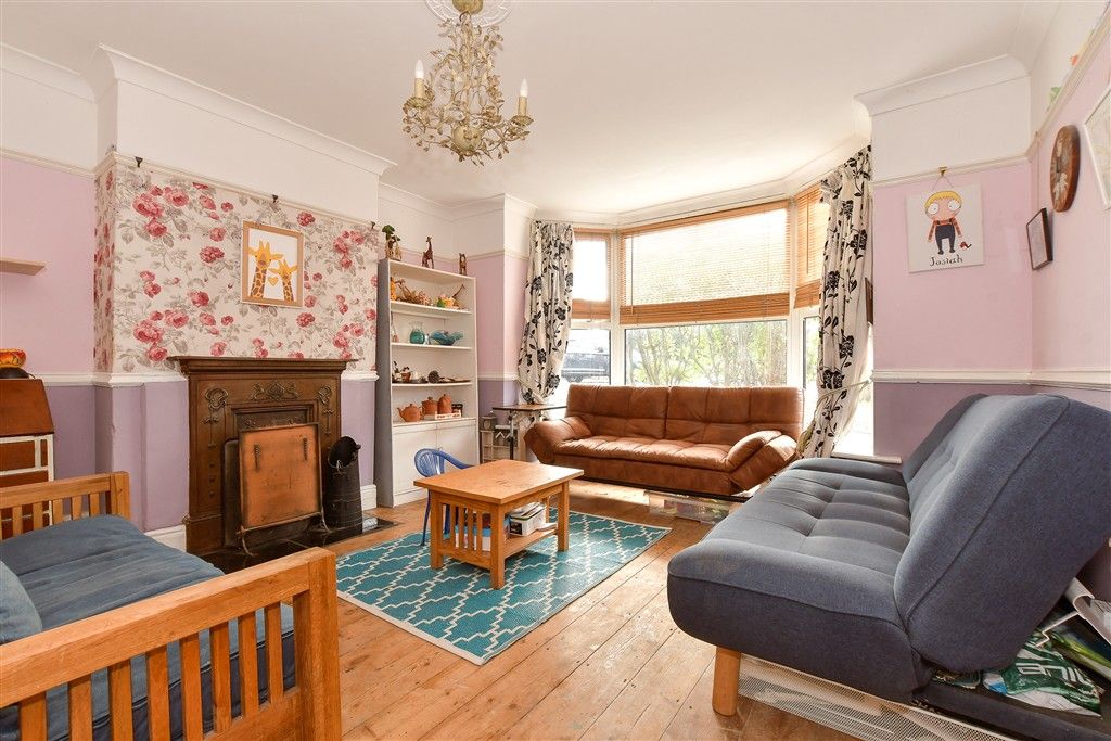 Property photo 3 of 11 Lounge