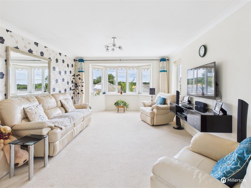 Property photo 3 of 38 Cam05426G0-Pr0031-Still001.Jpg