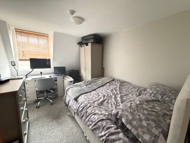 Property photo 1 of 7 Bedroom 1