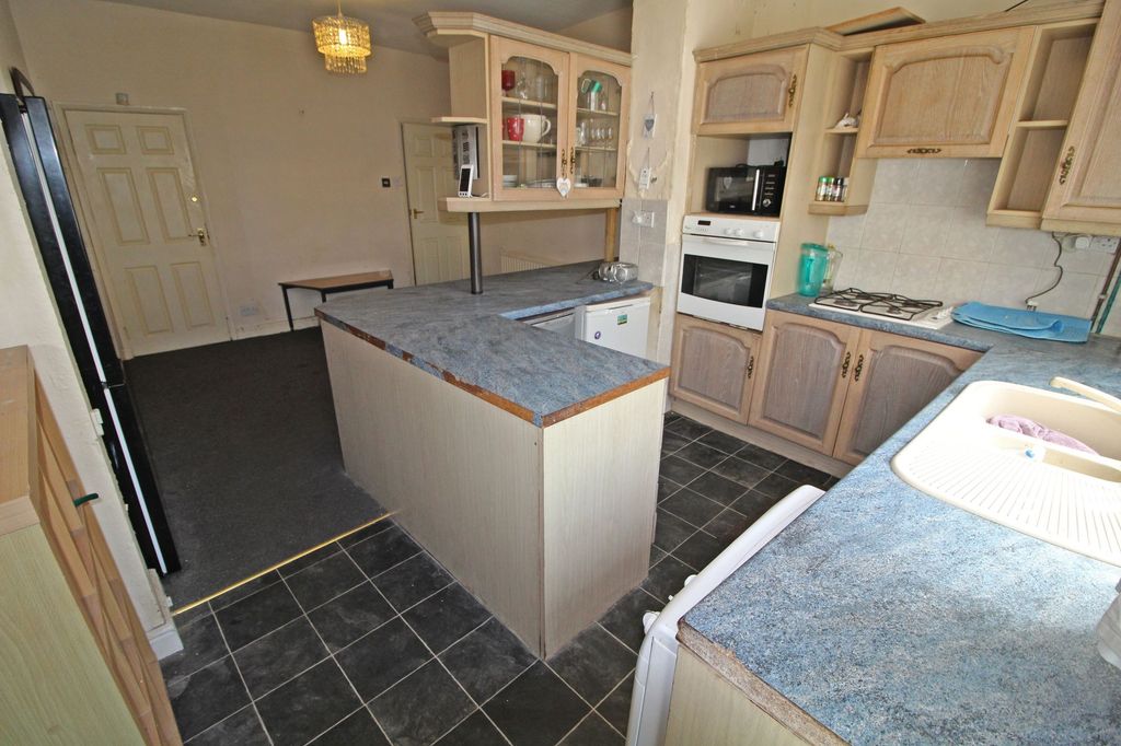 Property photo 3 of 19