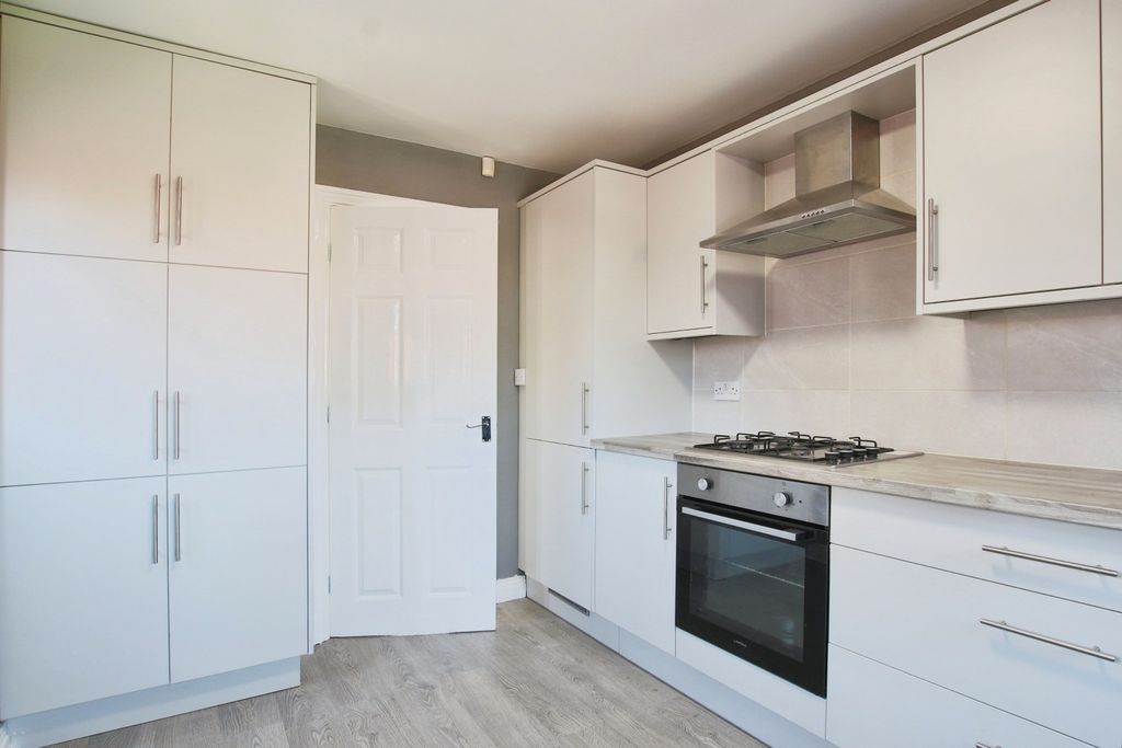 Property photo 2 of 18 5058815