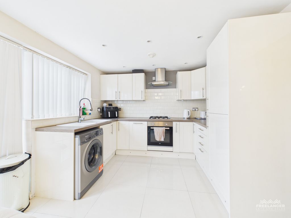 Property photo 3 of 16 Kitchen