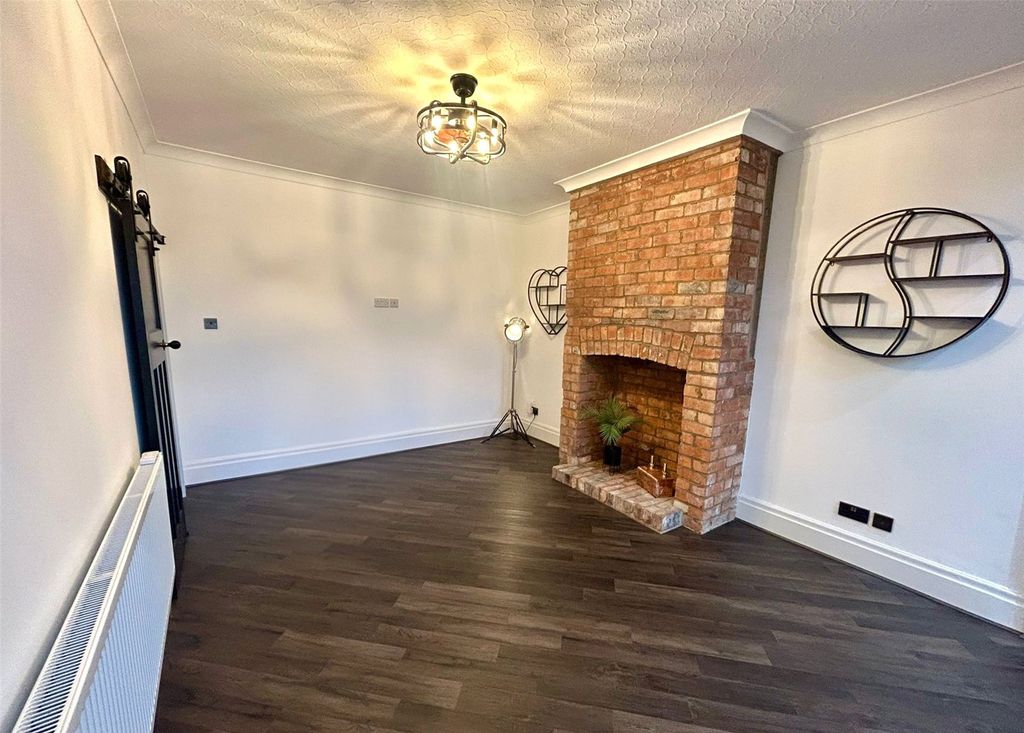 Property photo 3 of 22 Living/Dining