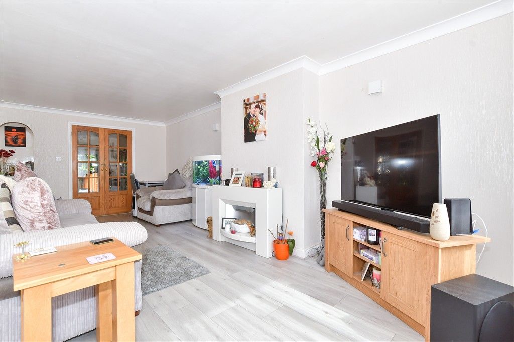 Property photo 1 of 20 Lounge