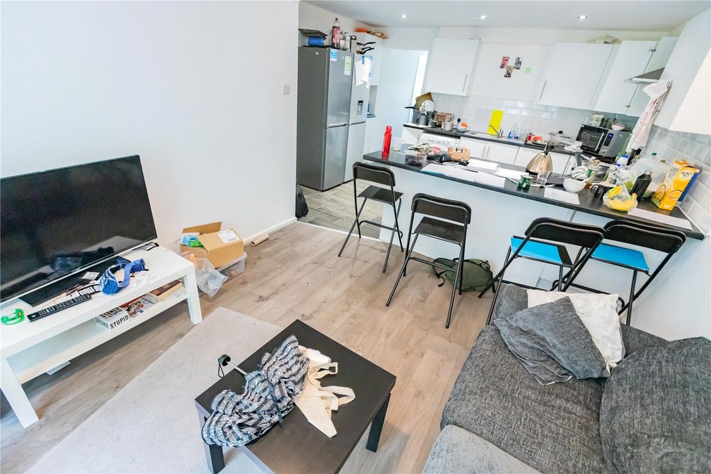 Property photo 2 of 16 Picture No. 21