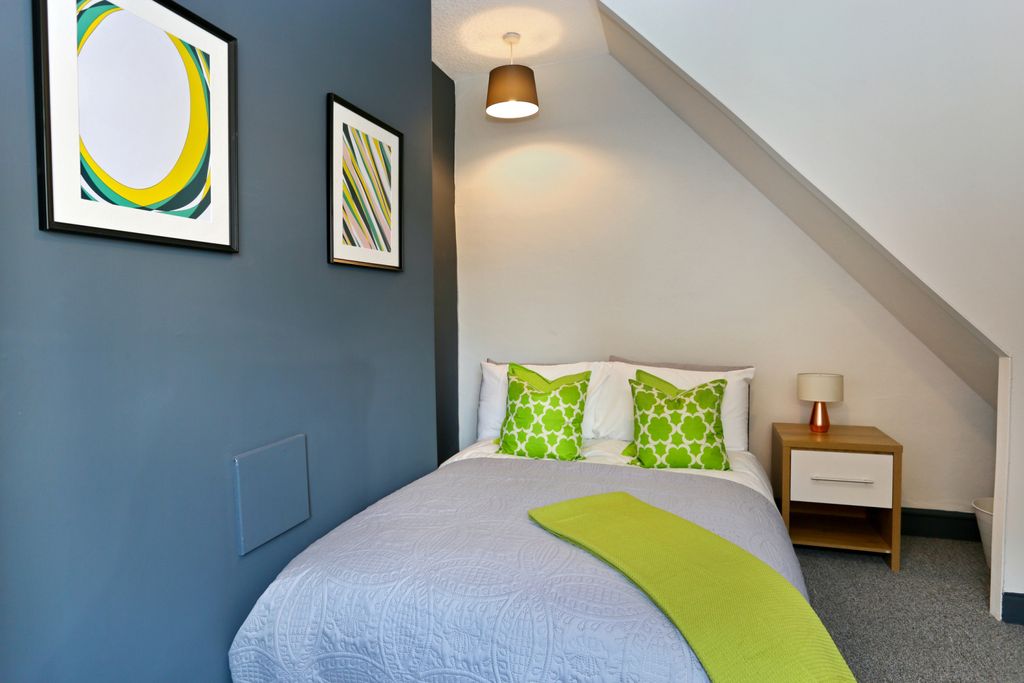 Property photo 1 of 25 Hardy Croft, Wakefield