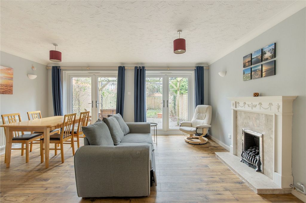 Property photo 2 of 12 Sitting Room