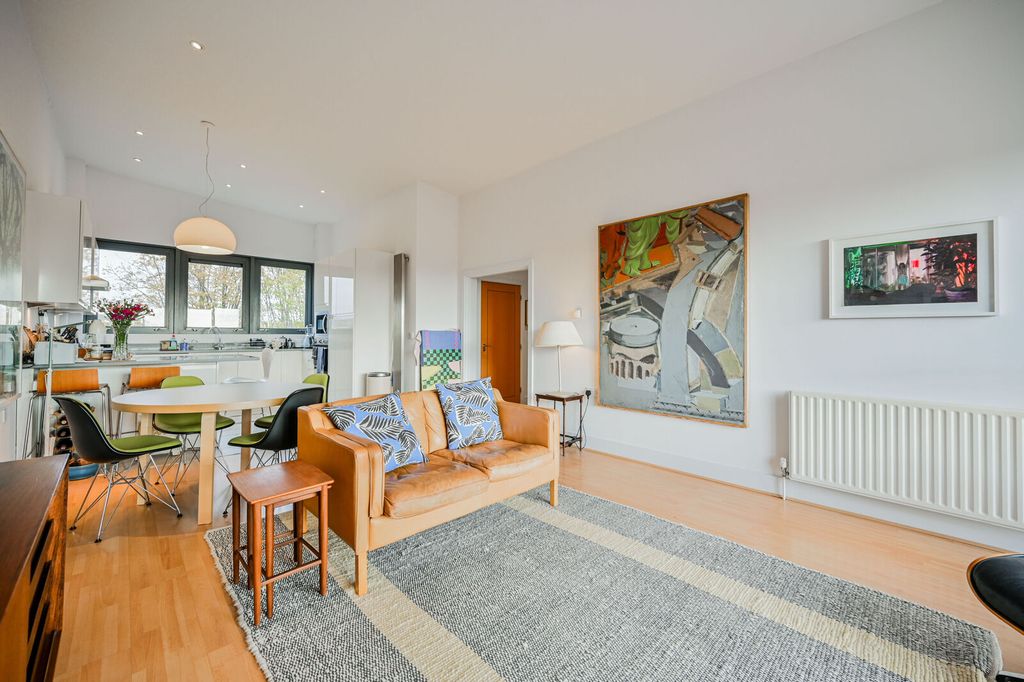 Property photo 1 of 34